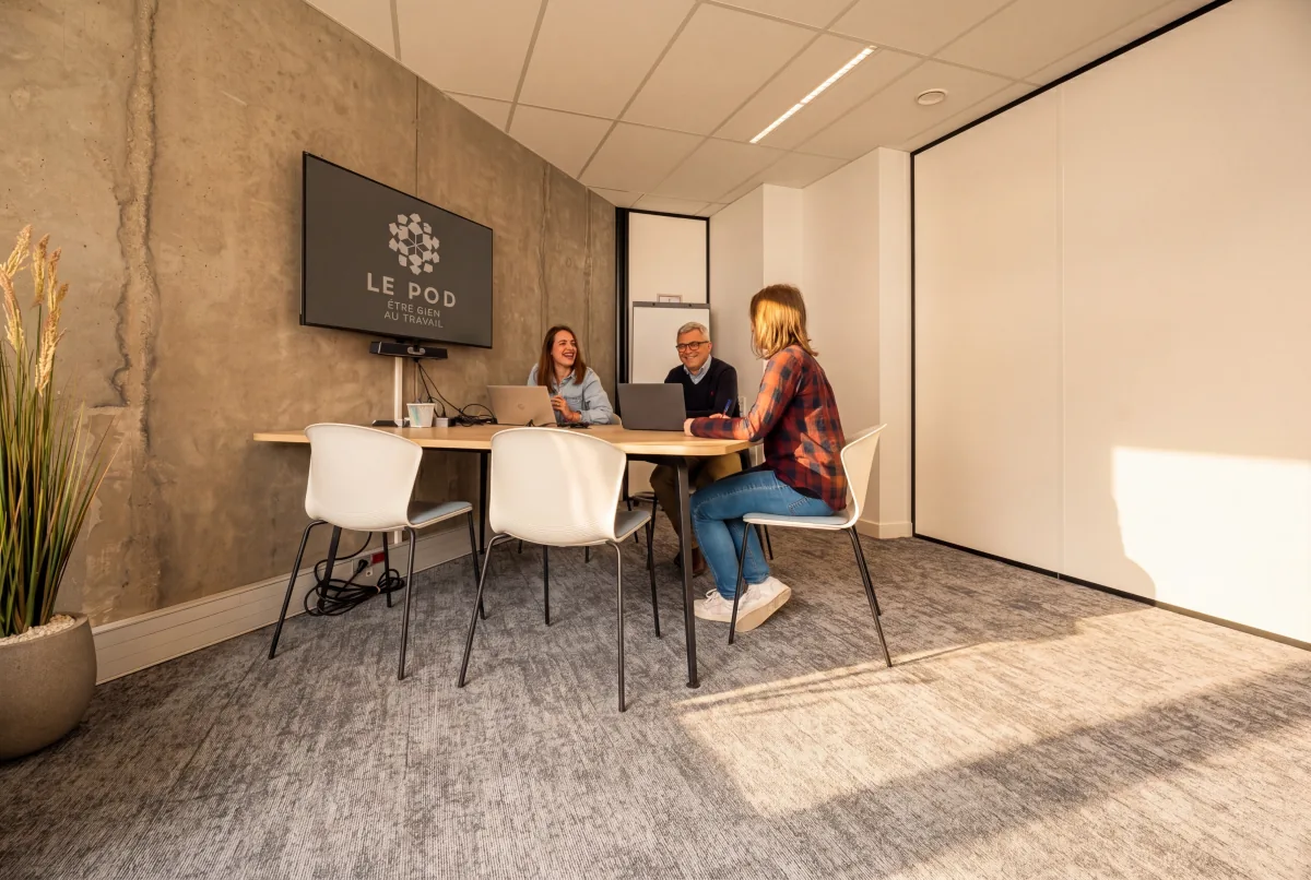 Bureaux privatifs et postes en open space du POD Angers